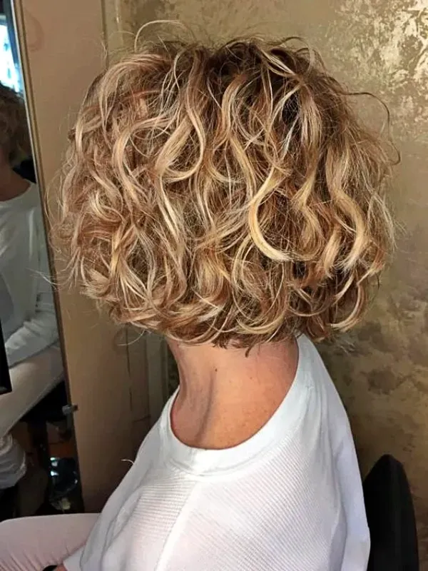 Bem na Foto: Corte médio para cabelos com cachos