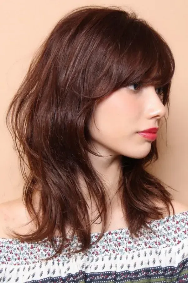Corte de Cabelo Médio com Franja: O Segredo para um Look Versátil e Elegante