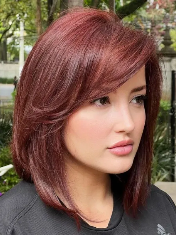 Corte de Cabelo Médio com Franja: O Segredo para um Look Versátil e Elegante