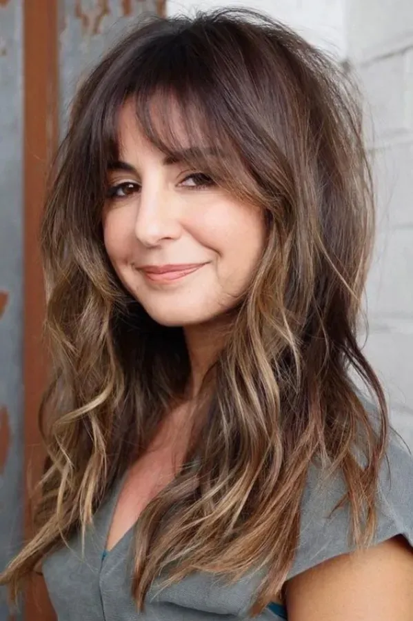 Corte de Cabelo Médio com Franja: O Segredo para um Look Versátil e Elegante