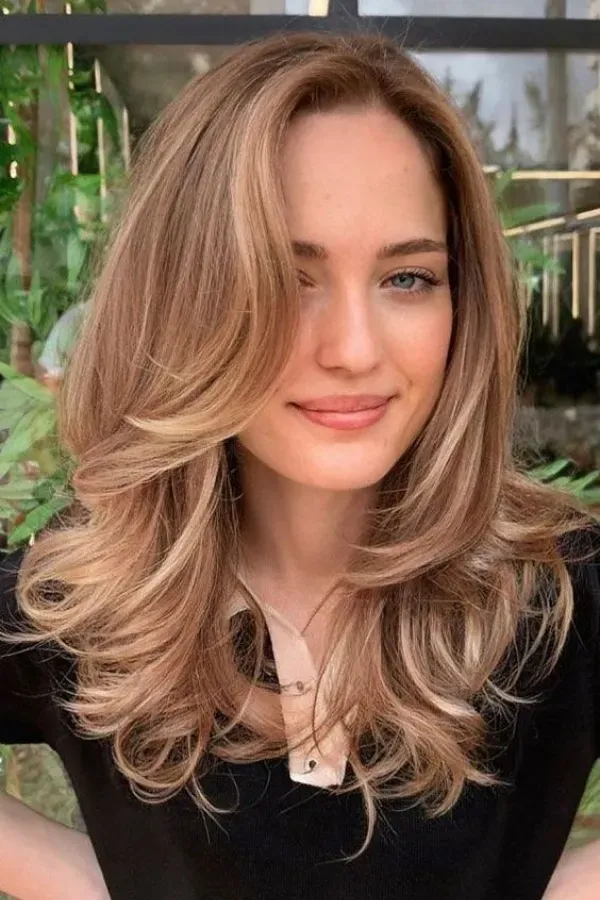 Corte de Cabelo Médio com Franja: O Segredo para um Look Versátil e Elegante
