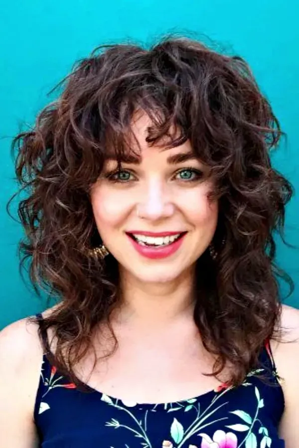 Corte de Cabelo Médio com Franja: O Segredo para um Look Versátil e Elegante