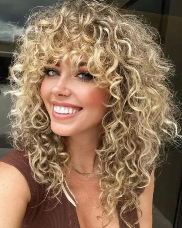 Corte de Cabelo Médio com Franja: O Segredo para um Look Versátil e Elegante
