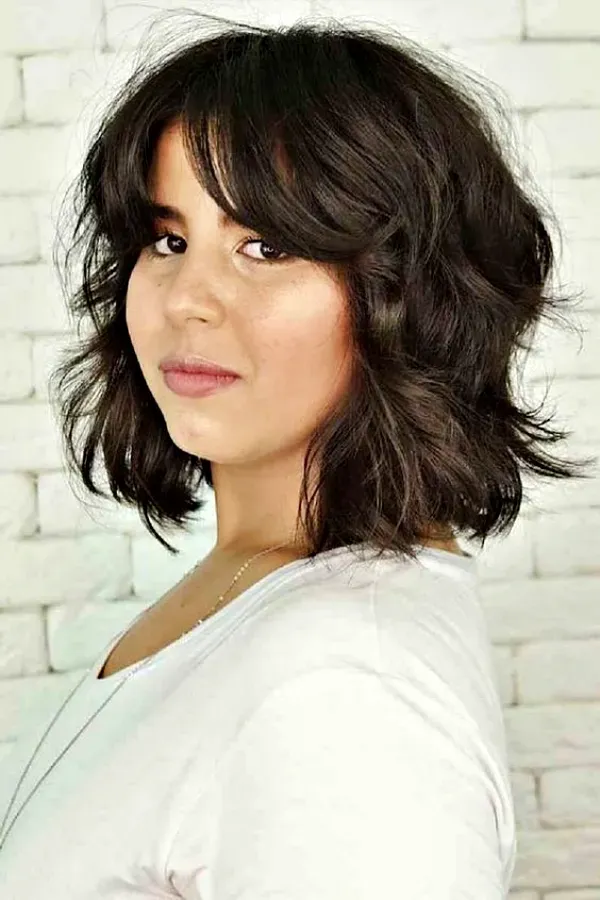 Um Look Atualizado: Inspirações Modernas de Cortes de Cabelo para Rosto Redondo