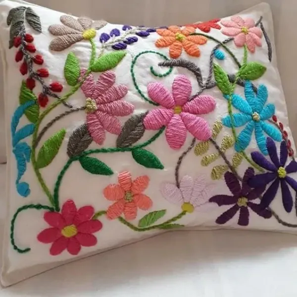 Casa Bonita: Bordando capas de almofadas super coloridas