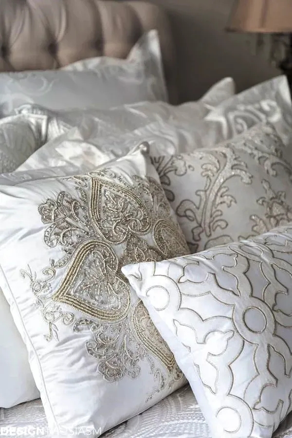 Casa Bonita: decoração com almofadas bordadas