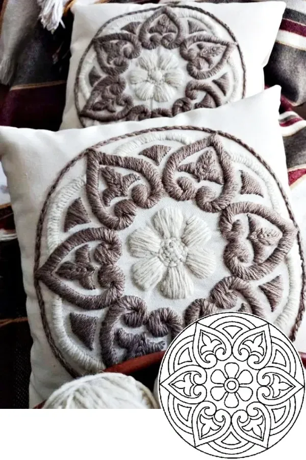 Casa Bonita: decoração com almofadas bordadas