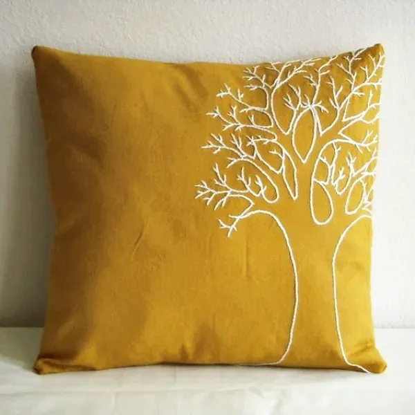 Renovar a decoração com bordados simples nas capas das almofadas
