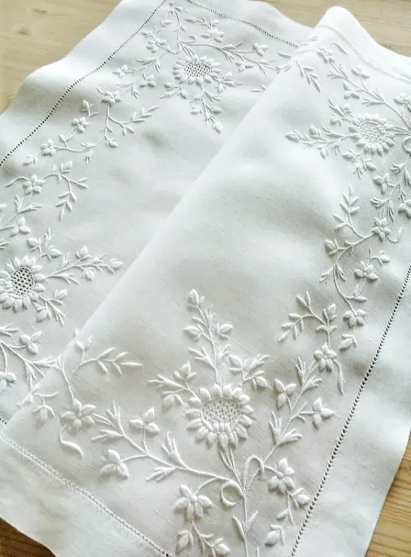 Bordados Delicados: O Toque Charmoso que Valoriza e Transforma suas Peças