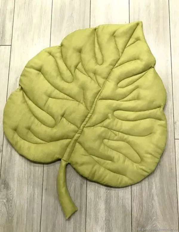 Tapetes artesanais de folhas: aconchego e beleza na decoração