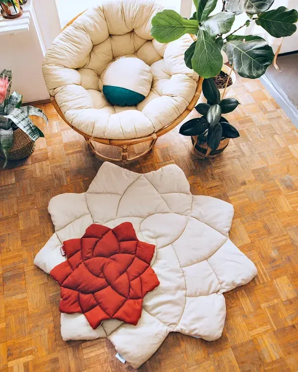 Tapetes artesanais de folhas: aconchego e beleza na decoração