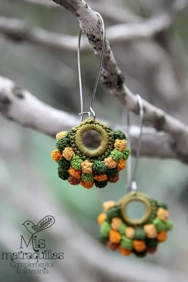 Modelos incríveis de brincos de crochê para você se inspirar!