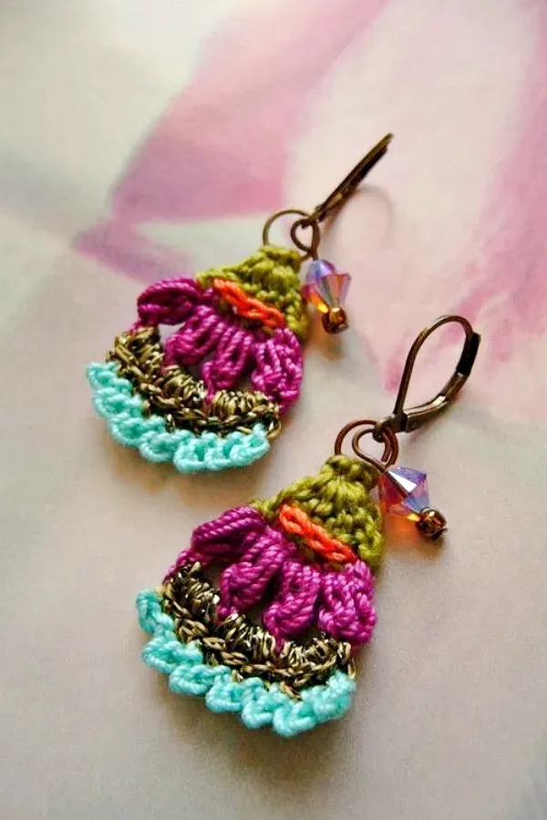 Modelos incríveis de brincos de crochê para você se inspirar!