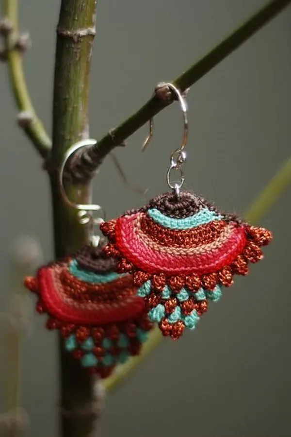 Modelos incríveis de brincos de crochê para você se inspirar!