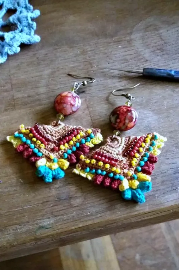 Modelos incríveis de brincos de crochê para você se inspirar!