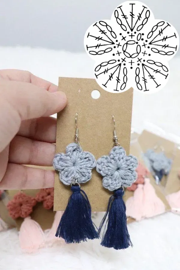 Delicadeza e estilo: Brincos de crochê com gráficos de flores e folhagens