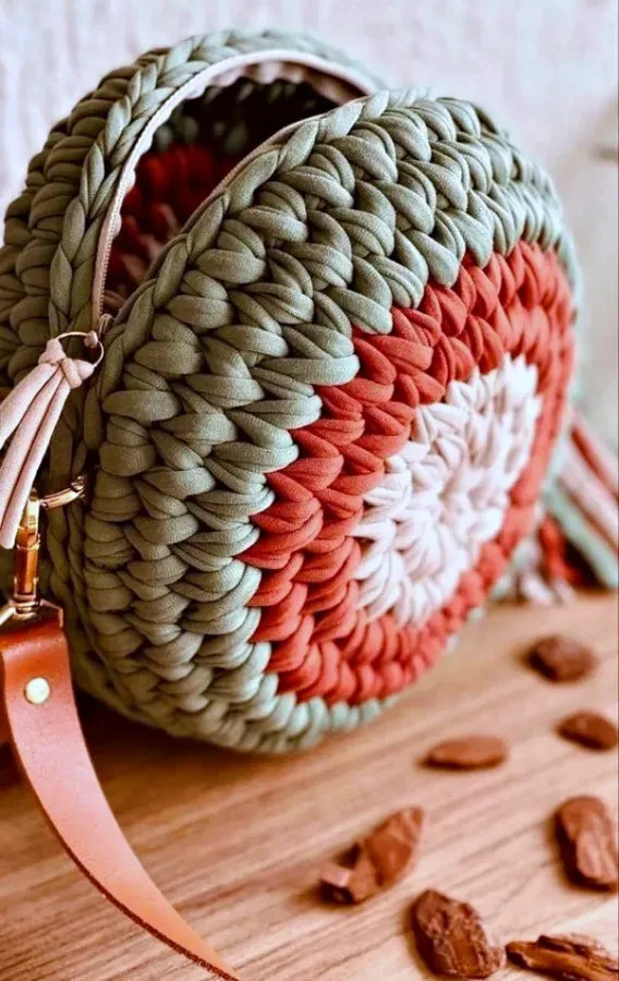 14 Modelos de bolsas em crochê feitos com fio de malha