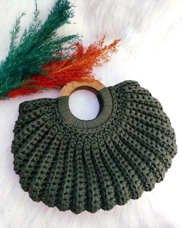 14 Modelos de bolsas em crochê feitos com fio de malha