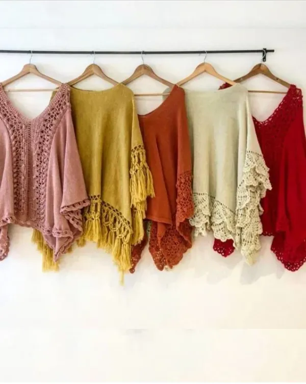 Ponchos Leves com Detalhes em Crochê: Delicadeza e Charme para o Look