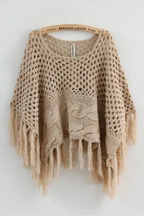 Ponchos Leves com Detalhes em Crochê: Delicadeza e Charme para o Look
