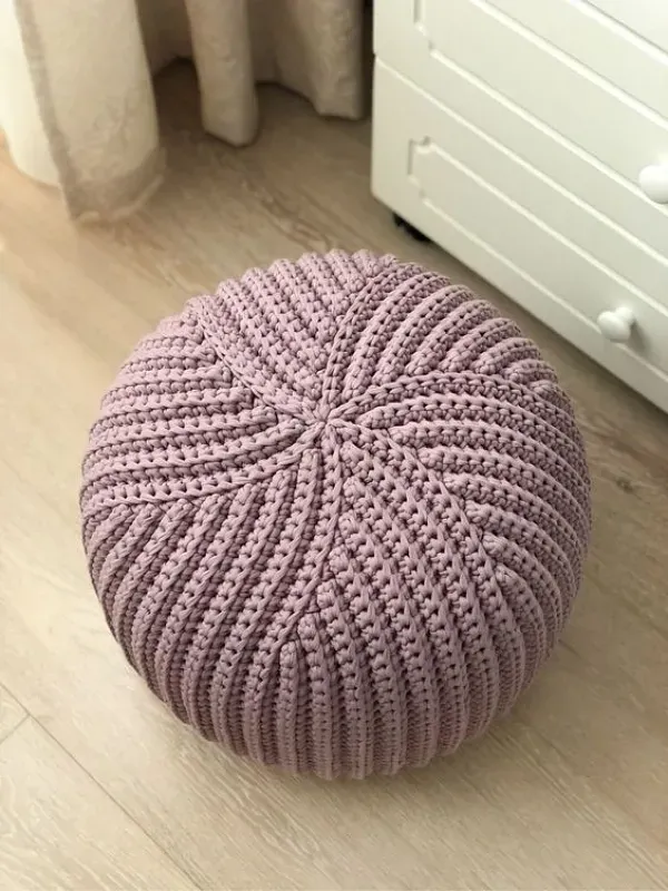 Elegância Artesanal: A Beleza dos Puffs Feitos de Crochê
