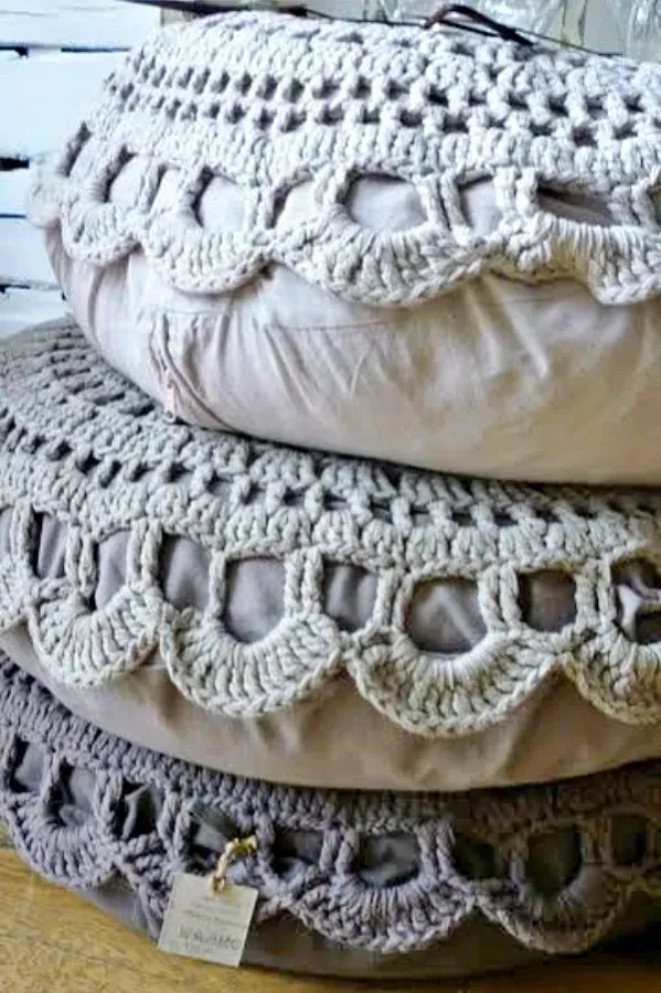 Elegância Artesanal: A Beleza dos Puffs Feitos de Crochê