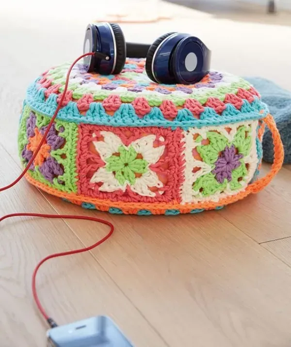 Elegância Artesanal: A Beleza dos Puffs Feitos de Crochê