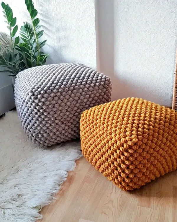 Elegância Artesanal: A Beleza dos Puffs Feitos de Crochê