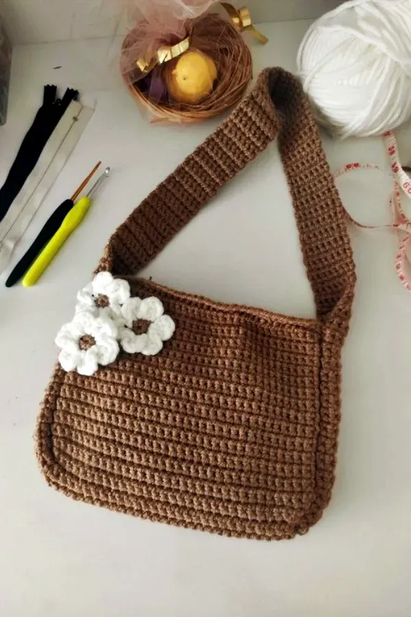 Um Ponto, Inúmeras Possibilidades: Bolsas de Crochê em Ponto Baixo
