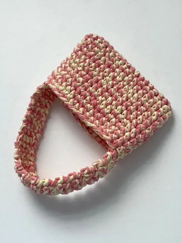 Um Ponto, Inúmeras Possibilidades: Bolsas de Crochê em Ponto Baixo