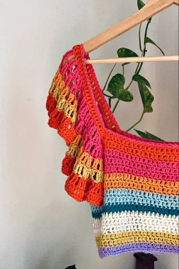 Pontos, Cores e Fios: O Poder dos Detalhes em Blusas de Crochê