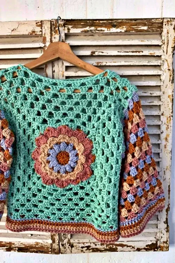 Pontos, Cores e Fios: O Poder dos Detalhes em Blusas de Crochê