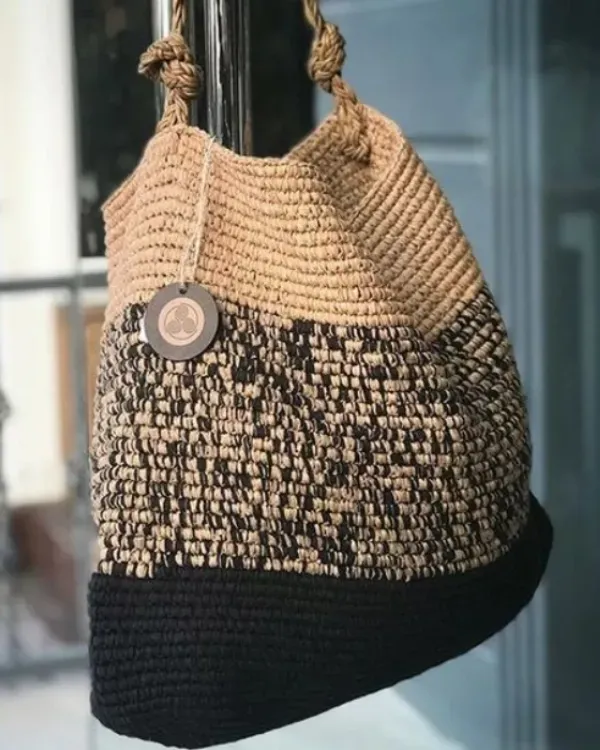 Como um Ponto Simples Faz Maravilhas: Bolsas de Crochê Feitas em Ponto Baixo