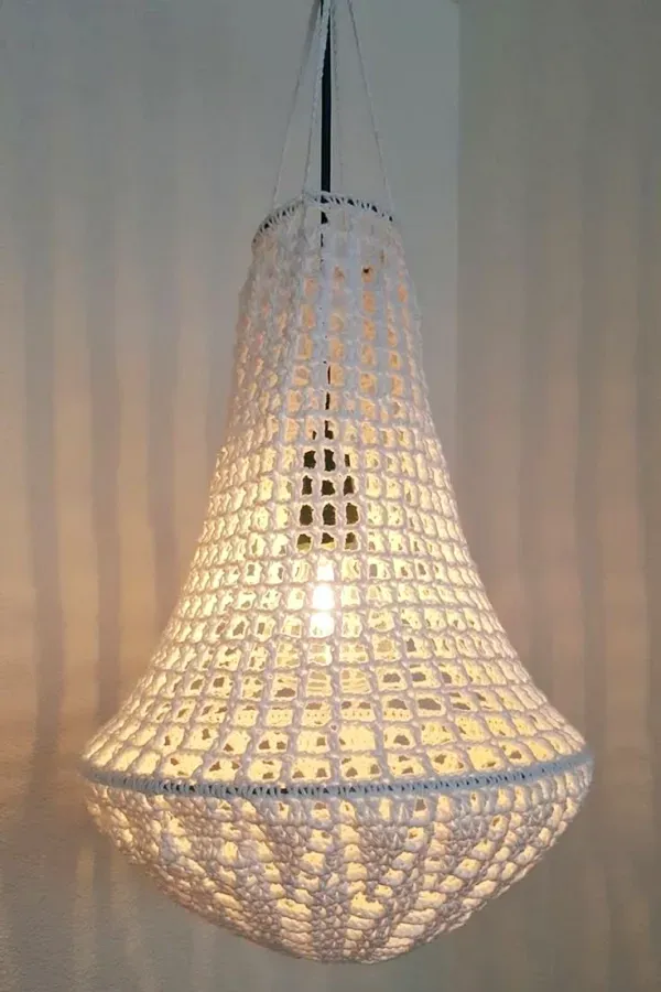 Artesanato na Decoração: Luminárias em Crochê que Transformam Ambientes com Efeito e Originalidade