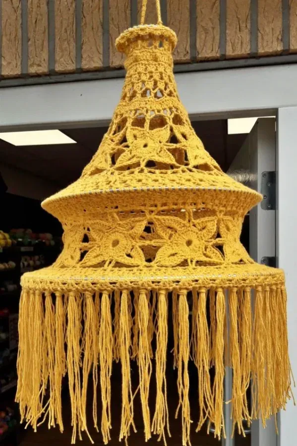 Artesanato na Decoração: Luminárias em Crochê que Transformam Ambientes com Efeito e Originalidade