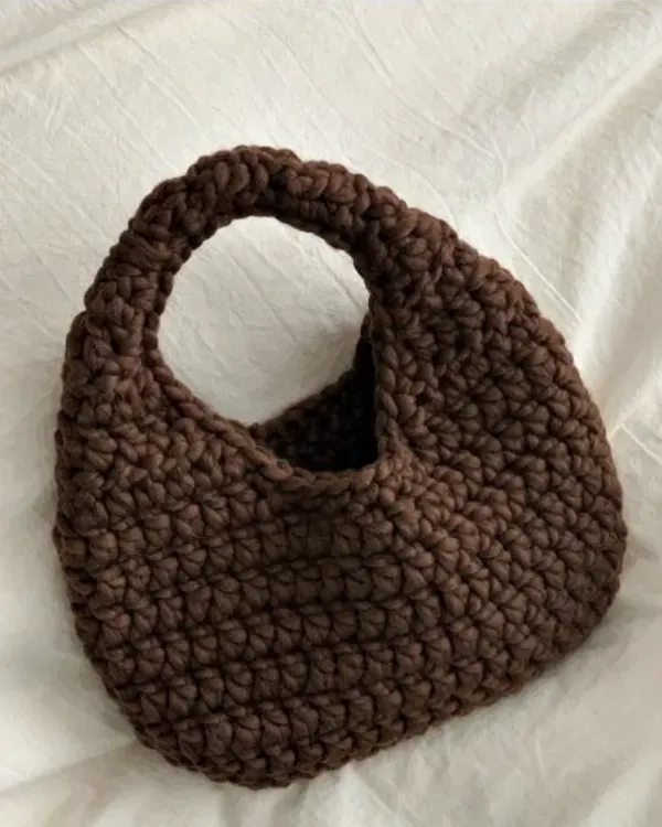 Tendência das Bolsas Artesanais: +21 Modelos de Bolsas de Crochê em Fio de Malha