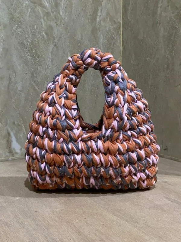 Tendência das Bolsas Artesanais: +21 Modelos de Bolsas de Crochê em Fio de Malha