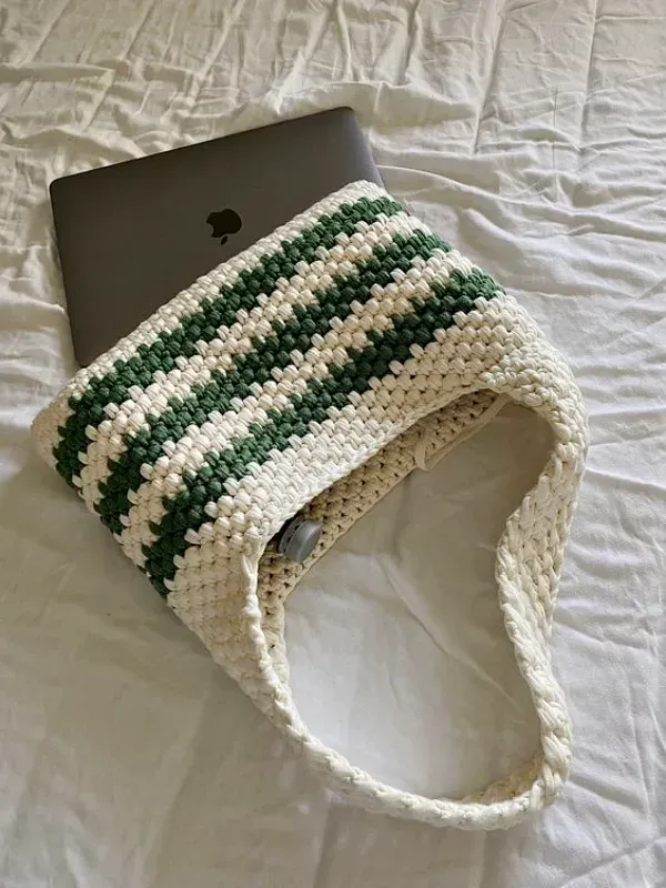 Tendência das Bolsas Artesanais: +21 Modelos de Bolsas de Crochê em Fio de Malha