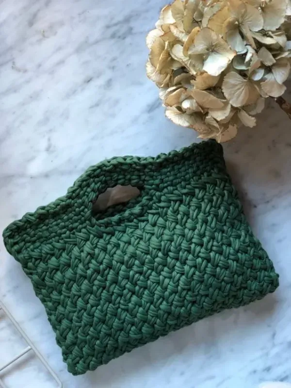 Tendência das Bolsas Artesanais: +21 Modelos de Bolsas de Crochê em Fio de Malha