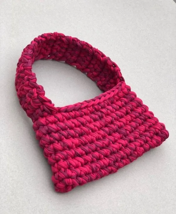 Artesanato na Moda: Inspirações de Bolsas de Crochê em Fio de Malha com Estilo e Versatilidade