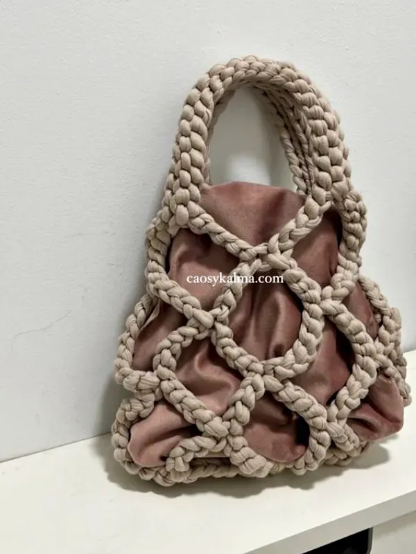 Artesanato na Moda: Inspirações de Bolsas de Crochê em Fio de Malha com Estilo e Versatilidade