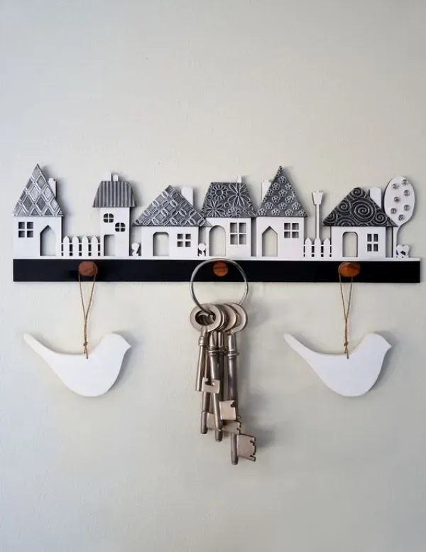 Estilo e Ordem: Faça Você Mesmo seu Cabideiro e Porta-Chaves com Estas Ideias Criativas