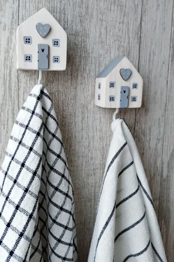 Estilo e Ordem: Faça Você Mesmo seu Cabideiro e Porta-Chaves com Estas Ideias Criativas