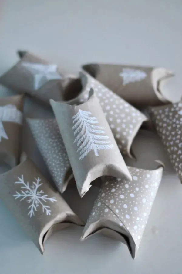 Ideias Criativas de Enfeites de Natal com Rolo de Papel para Divertir as Crianças