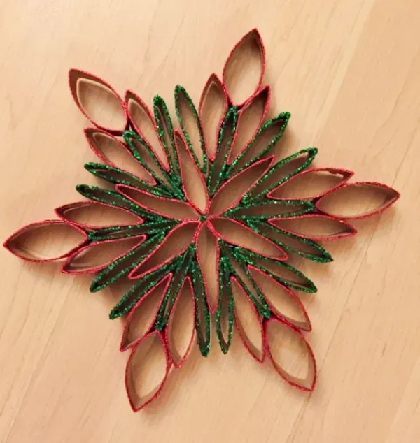 Ideias Criativas de Enfeites de Natal com Rolo de Papel para Divertir as Crianças