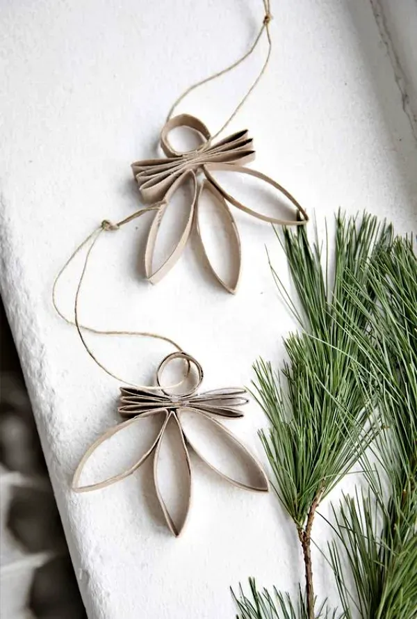 Ideias Criativas de Enfeites de Natal com Rolo de Papel para Divertir as Crianças
