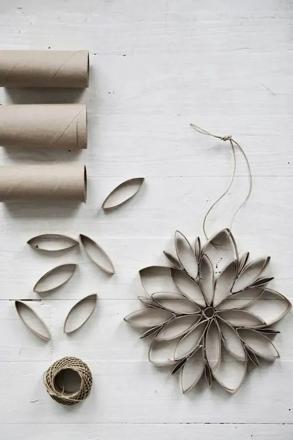 Ideias Criativas de Enfeites de Natal com Rolo de Papel para Divertir as Crianças