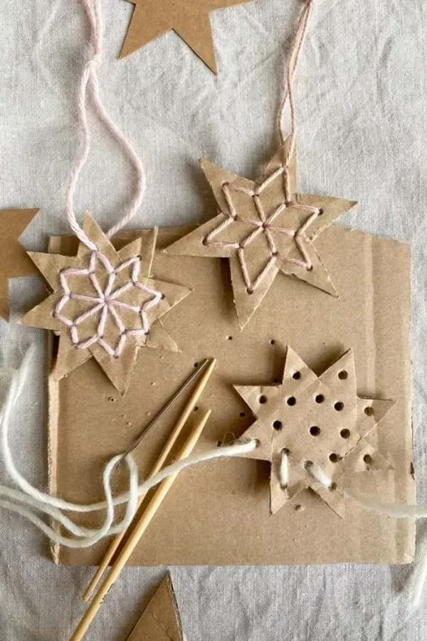 Ideias Encantadoras de Tags e Cartões DIY para o Natal, compartilhando presentes únicos. Mergulhe nesta magia do artesanato natalino.