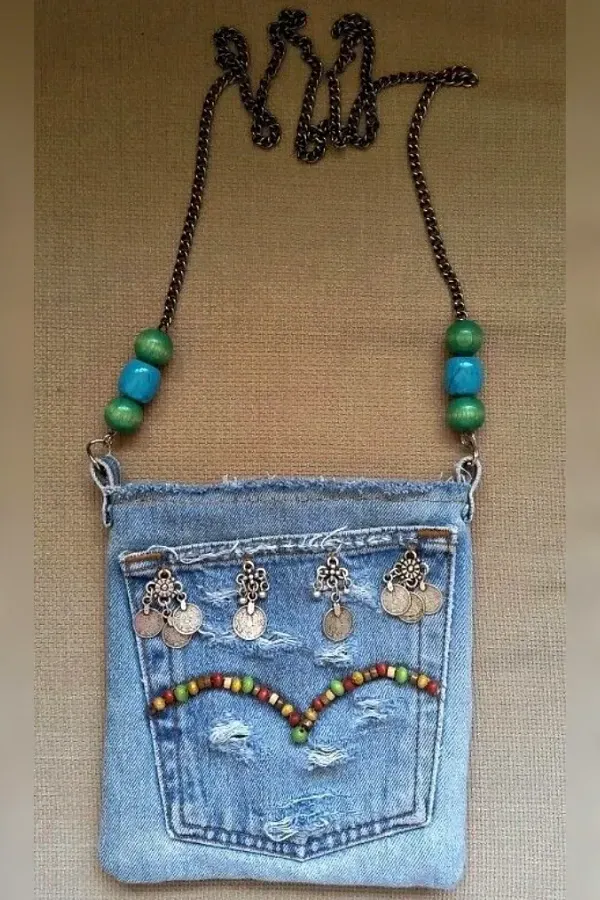 Calças de jeans velhas virando bolsas estilosas - recicle, reuse, refaça!