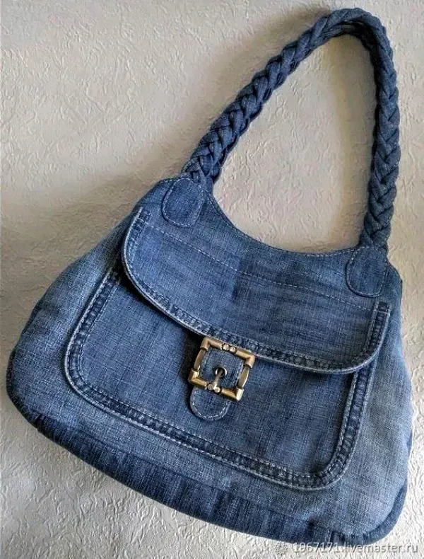 Calças de jeans velhas virando bolsas estilosas - recicle, reuse, refaça!